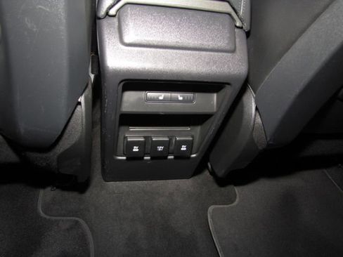 Used 2018 Land Rover Discovery Sport HSE AWD/4WD image 16