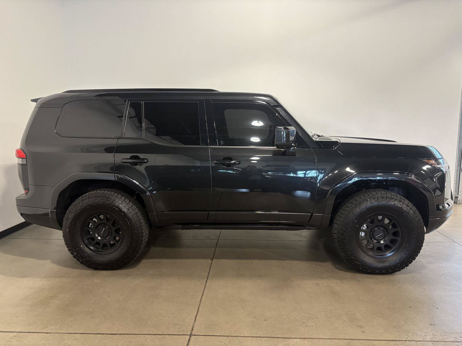 Used 2026 Lexus GX 550 w/ Accessory Package (2T) AWD/4WD image 2