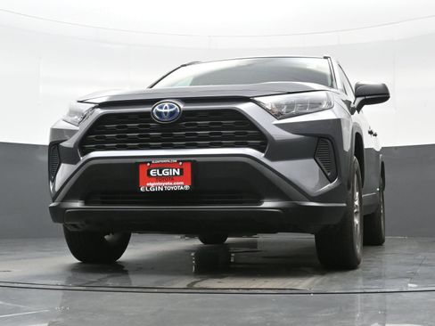Used 2022 Toyota RAV4 LE AWD/4WD image 25