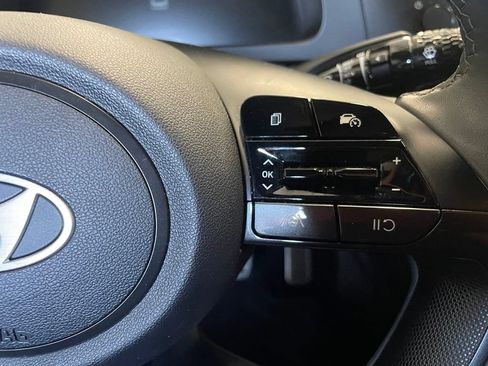 Used 2025 Hyundai Elantra Sport FWD image 14