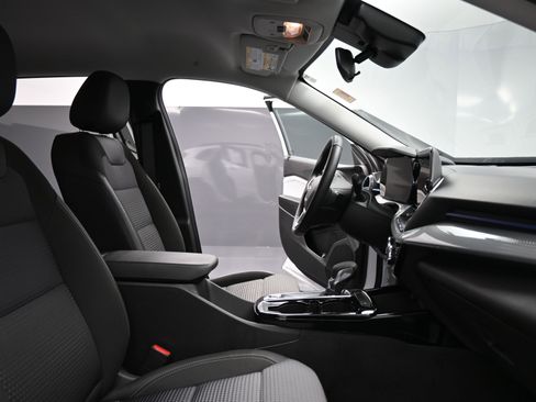 Certified 2025 Chevrolet Trax LT w/ Driver Confidence Package image 19