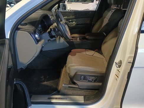 Used 2019 Bentley Bentayga image 14