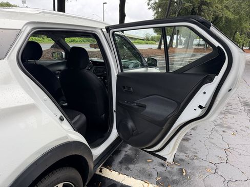 Used 2019 Nissan Kicks SV FWD image 14