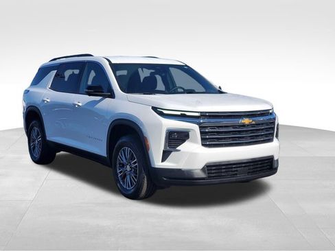 Certified 2024 Chevrolet Traverse LT w/ LPO, Floor Liner Package FWD image 8