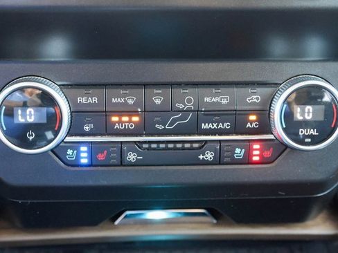 Used 2021 Ford Expedition Platinum image 32