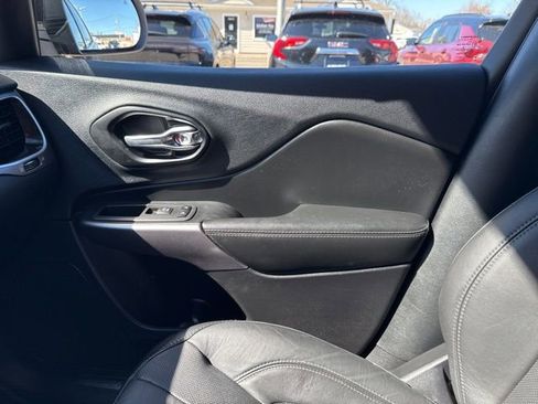 Used 2021 Jeep Cherokee Limited image 24