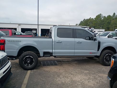 Used 2025 Ford F250 Platinum w/ Tremor Off-Road Package AWD/4WD image 5