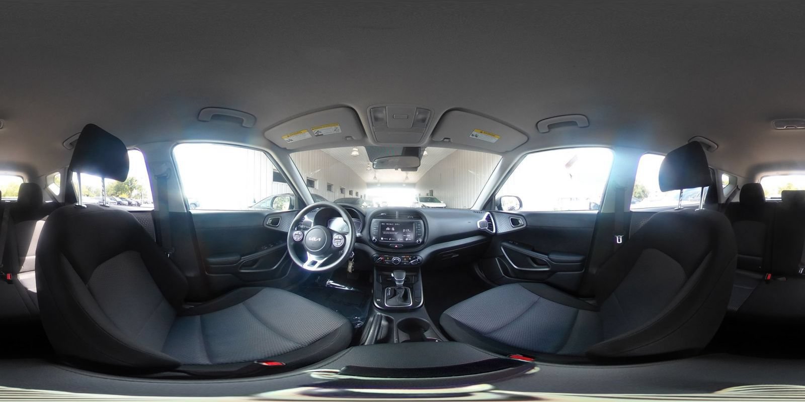 Used 2025 Kia Soul LX w/ LX Technology Package FWD image 39