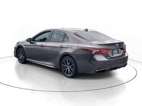 Used 2024 Toyota Camry SE w/ Cold Weather Package image 6