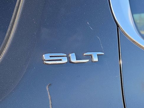 Used 2021 GMC Acadia SLT w/ LPO, Floor Liner Package image 8