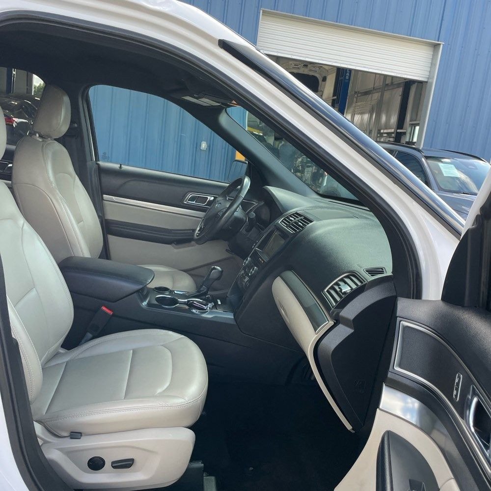 Used 2019 Ford Explorer XLT w/ Equipment Group 202A FWD image 6