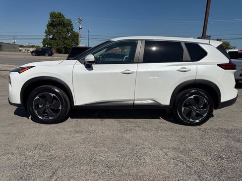 Used 2024 Nissan Rogue SV image 5