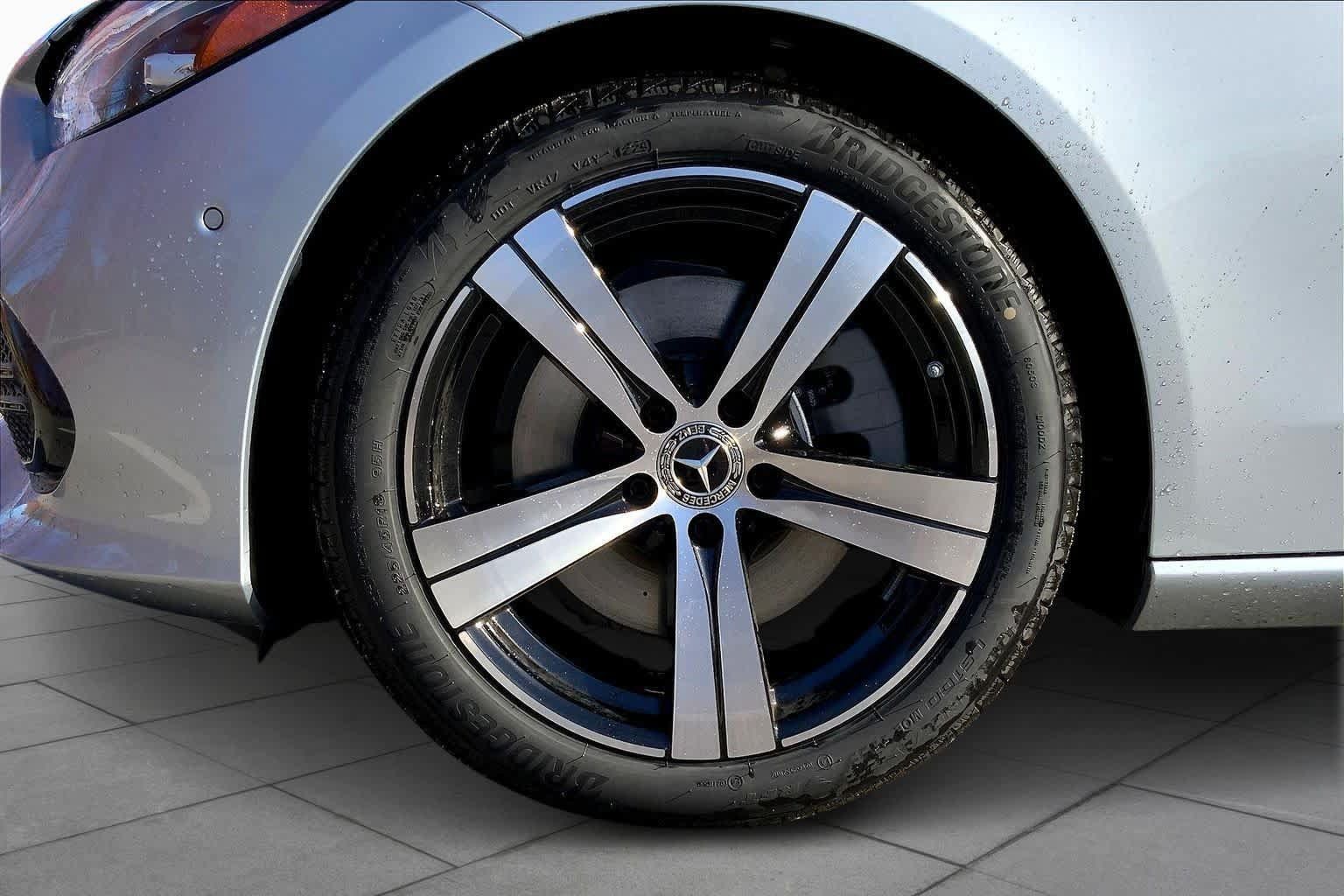 Certified 2026 Mercedes-Benz C 300 4MATIC Sedan image 15