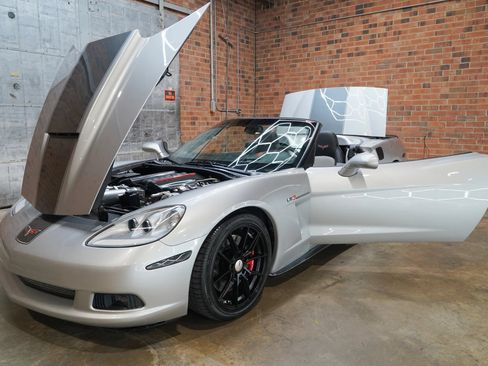 Used 2008 Chevrolet Corvette Convertible w/ Preferred Equipment Group RWD image 25