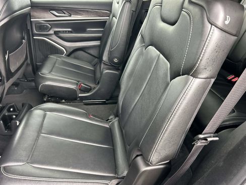 Used 2023 Jeep Grand Cherokee L Limited AWD/4WD image 23
