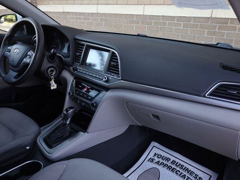 Used 2017 Hyundai Elantra SE FWD image 27