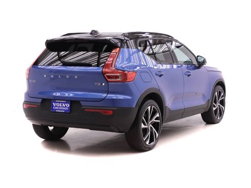 Used 2021 Volvo XC40 T5 R-Design w/ Climate Package AWD/4WD image 4