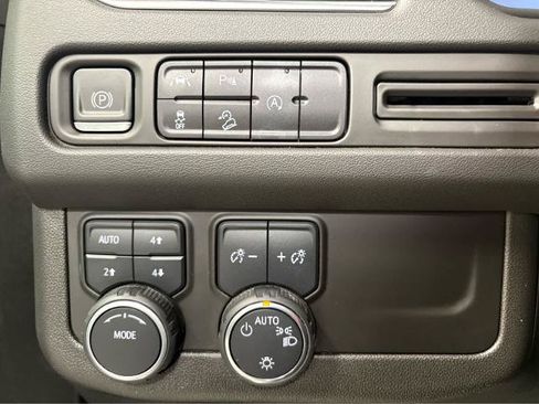 Used 2023 Chevrolet Suburban Z71 AWD/4WD image 34