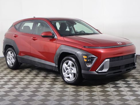 Used 2025 Hyundai Kona SE FWD image 2