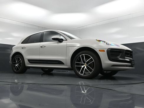 Used 2025 Porsche Macan AWD/4WD image 28