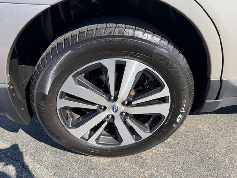 Used 2018 Subaru Outback 2.5i Limited AWD/4WD image 54