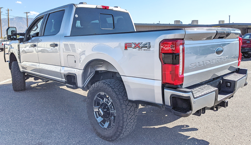 Used 2023 Ford F250 XL w/ STX Appearance Package AWD/4WD image 4