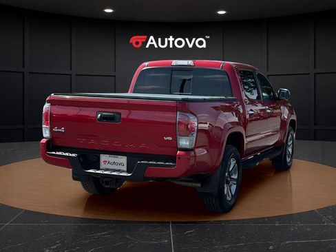 Used 2018 Toyota Tacoma Limited AWD/4WD image 5