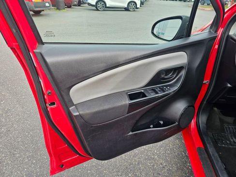 Used 2015 Toyota Yaris L image 23