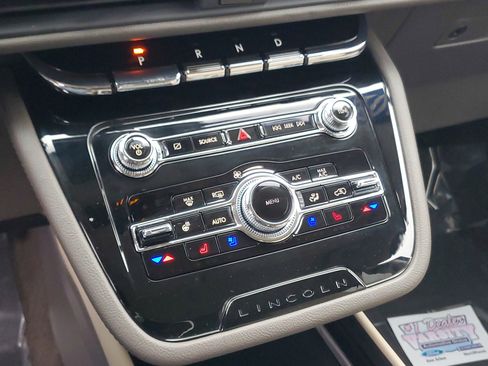 Certified 2022 Lincoln Corsair Standard w/ Equipment Group 101A image 18