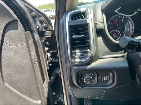 Used 2022 RAM 2500 Laramie AWD/4WD image 14
