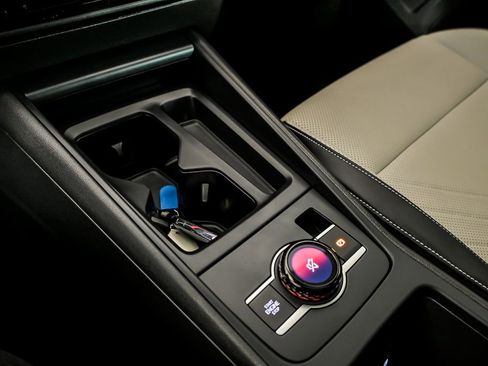 Certified 2025 Volkswagen Tiguan SE image 22