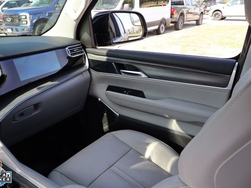 Used 2023 Jeep Wagoneer Series III w/ Convenience Group I RWD image 22