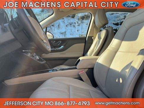 Used 2022 Lincoln Corsair FWD w/ Premium Package image 19