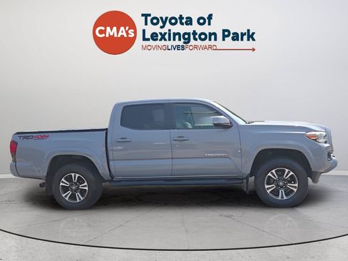 Used 2018 Toyota Tacoma TRD Sport AWD/4WD image 6