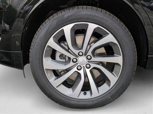 New 2025 Land Rover Discovery Sport S image 10