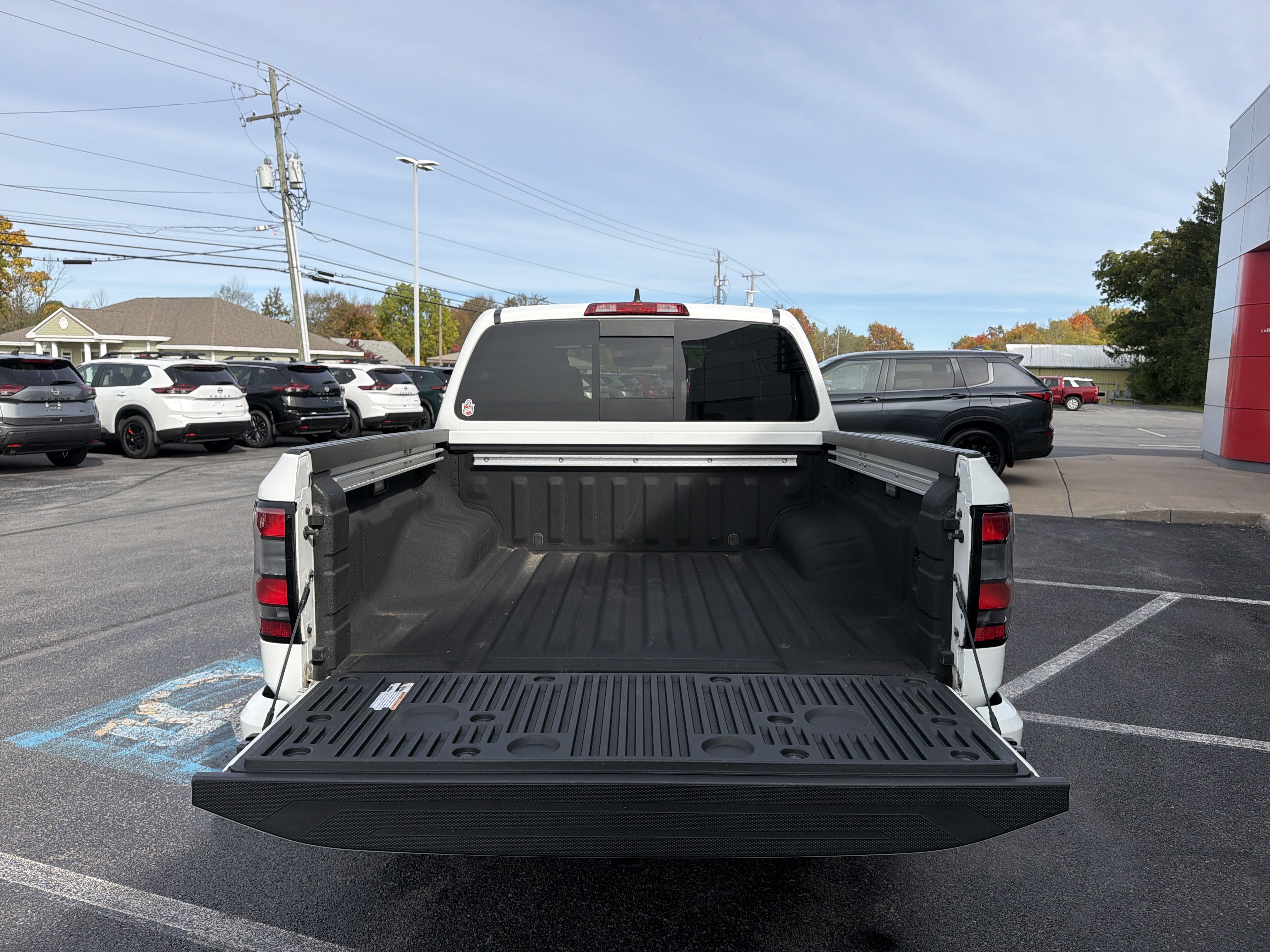 Used 2024 Nissan Frontier PRO-4X w/ Pro Premium Package AWD/4WD image 8