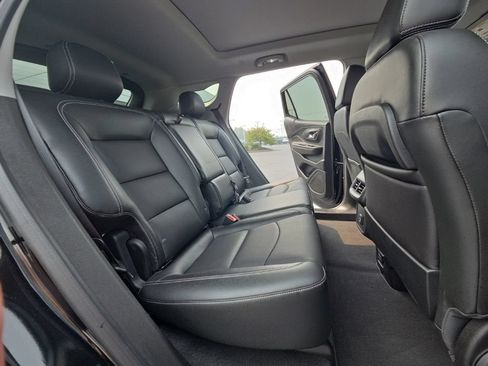 Used 2022 GMC Terrain SLT w/ Infotainment Package II AWD/4WD image 31