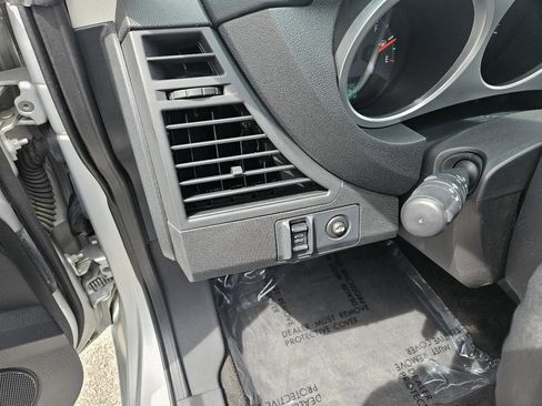 Used 2010 Chrysler Sebring Touring FWD image 16