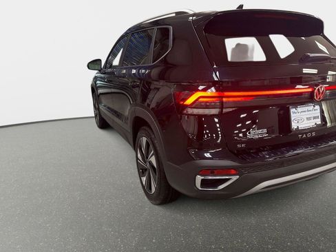 New 2026 Volkswagen Taos SE image 7