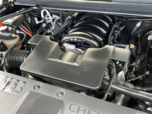 Used 2019 Chevrolet Suburban Premier image 28
