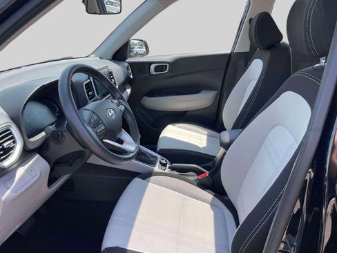 Used 2023 Hyundai Venue SEL FWD image 13