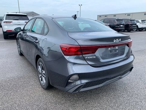 Used 2023 Kia Forte LXS FWD image 5