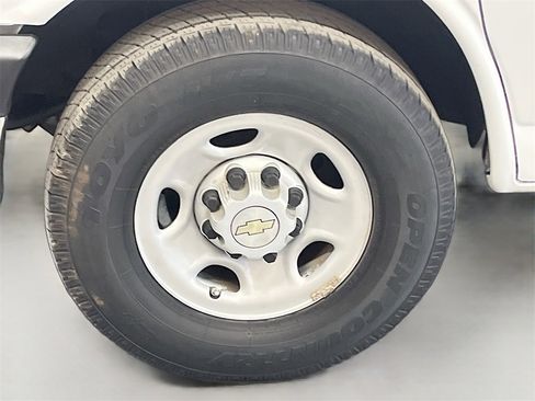 Used 2024 Chevrolet Express 2500 w/ Driver Convenience Package image 27