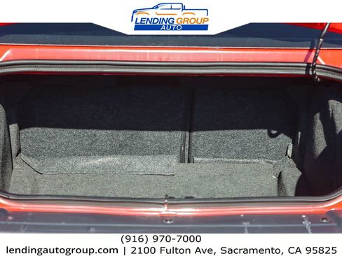 Used 2015 Dodge Challenger SXT image 24