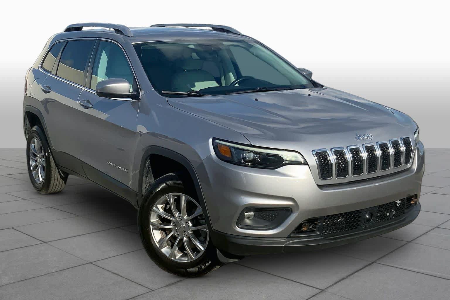 Used 2021 Jeep Cherokee Latitude Lux w/ Trailer Tow Group AWD/4WD image 3