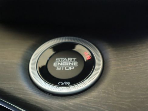 New 2023 Jeep Grand Cherokee Overland w/ Luxury Tech Group IV image 16