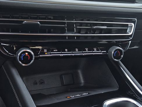 New 2026 Chevrolet Traverse LT w/ Midnight/Sport Edition image 18