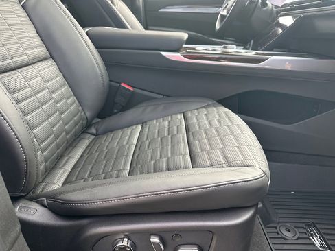 New 2026 Cadillac Escalade ESV Platinum Sport w/ LPO, ONYX Package image 13