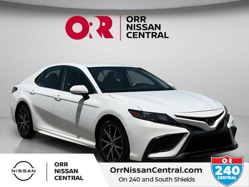 Used 2023 Toyota Camry SE FWD image 3