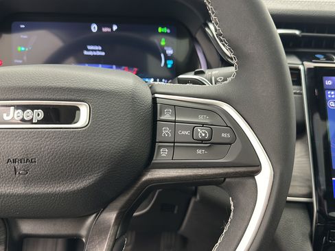 Used 2023 Jeep Grand Cherokee 4WD 4xe image 19